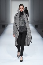 エスカーダ 2015-16年秋冬コレクション - 出産を経た山田優、ブロンドヘアーでランウェイに登場｜写真43