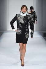 エスカーダ 2015-16年秋冬コレクション - 出産を経た山田優、ブロンドヘアーでランウェイに登場｜写真46