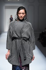 エスカーダ 2015-16年秋冬コレクション - 出産を経た山田優、ブロンドヘアーでランウェイに登場｜写真50