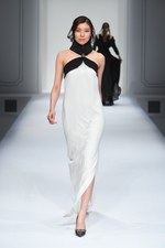 エスカーダ 2015-16年秋冬コレクション - 出産を経た山田優、ブロンドヘアーでランウェイに登場｜写真59