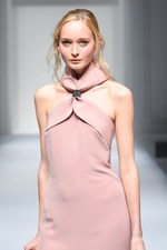 エスカーダ 2015-16年秋冬コレクション - 出産を経た山田優、ブロンドヘアーでランウェイに登場｜写真62