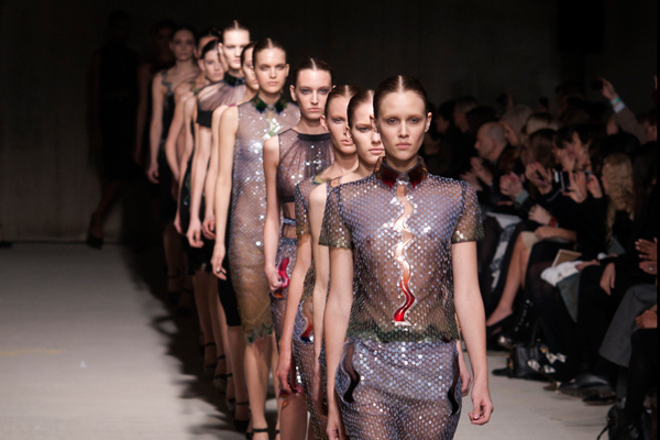 深い海からやってきたマーメイド、クリストファー ケイン(Christopher Kane) 2011年秋冬コレクション | 写真