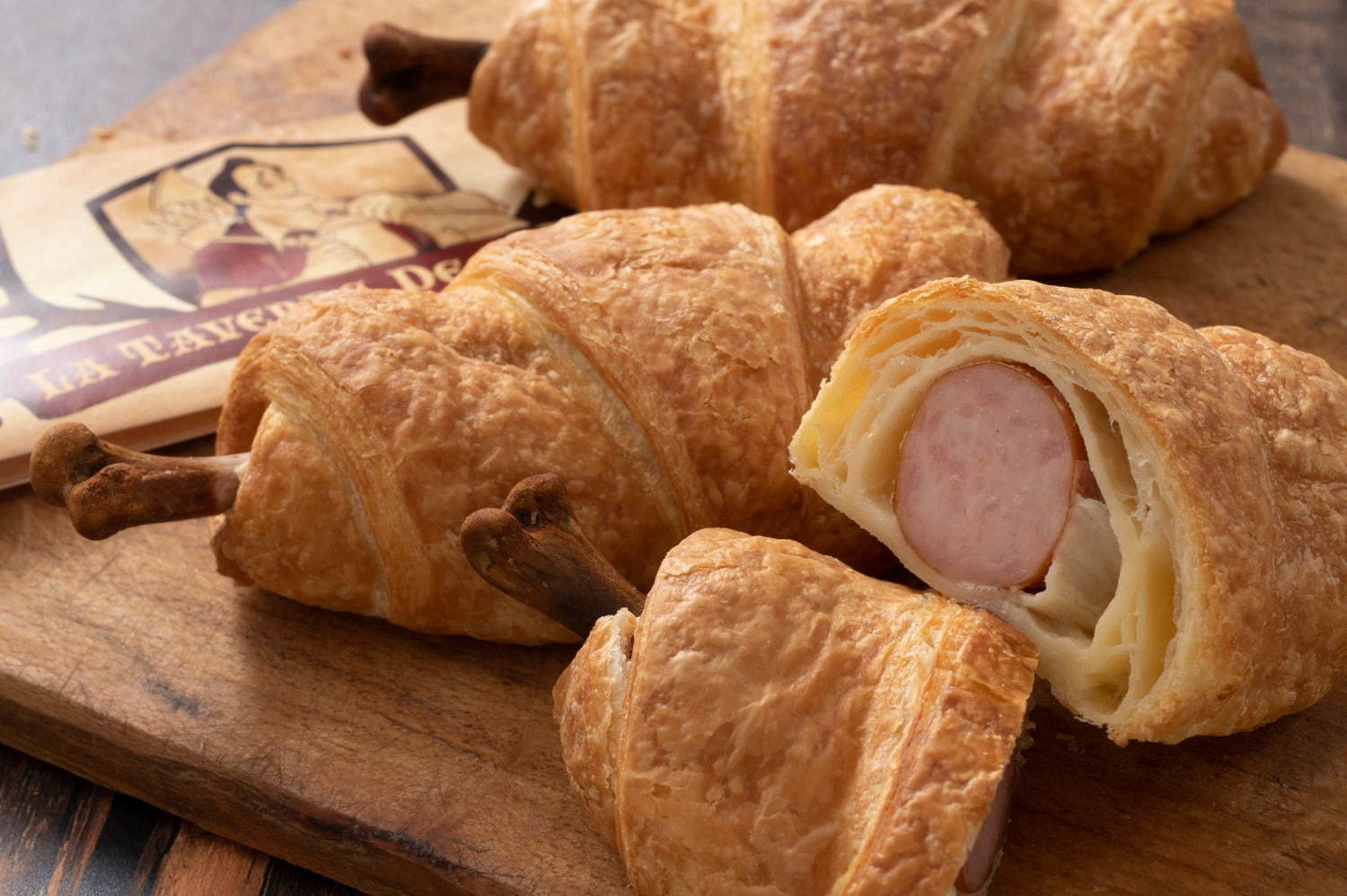 ビッグバイト・クロワッサン セット 1,140円 / 単品 750円
※セットにはフレンチフライポテトとソフトドリンクが付く。