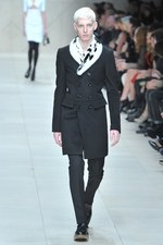 世界同時ストリーミングされたバーバリー プローサム(Burberry Prosum)の2011-12年秋冬コレクション｜写真63