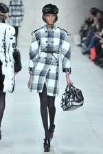 世界同時ストリーミングされたバーバリー プローサム(Burberry Prosum)の2011-12年秋冬コレクション｜写真74