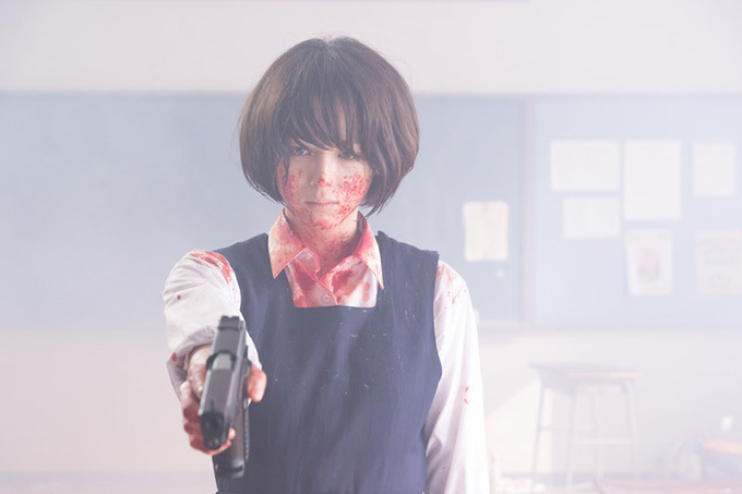 押井守監督の実写映画『東京無国籍少女』主演・清野菜名、衝撃のラスト15分 ファッションプレス