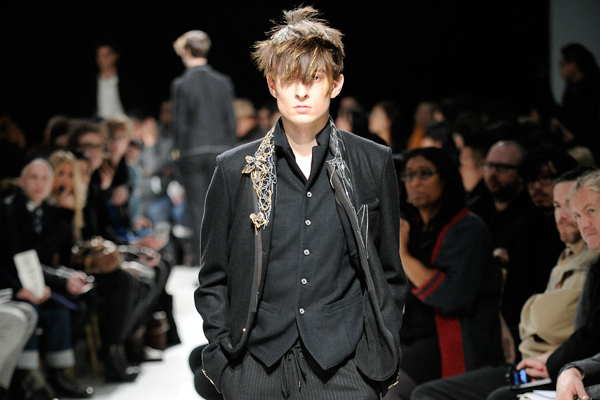 オスカー・ワイルドの世界を実験的に表現 - ミハラヤスヒロ 2011-12年秋冬パリメンズコレクション