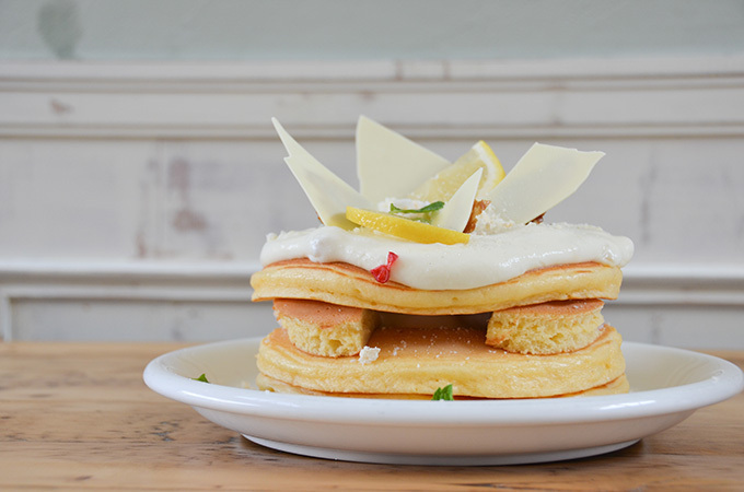 カフェ アクイーユから新作「シチリア産レモン・ココナッツのパンケーキ」限定発売｜写真3