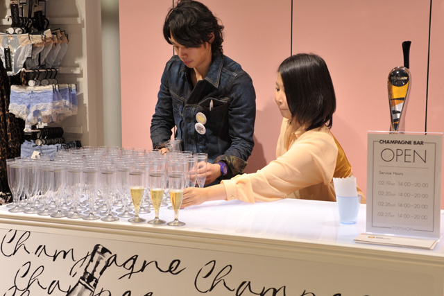 豪華DJ陣のプレイに酔いしれるTOPSHOP / TOPMANのイベント｜写真2