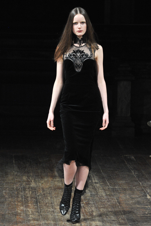 ジュリアン マクドナルド(Julien Macdonald) 2011-12年秋冬ウィメンズコレクション  - 写真4