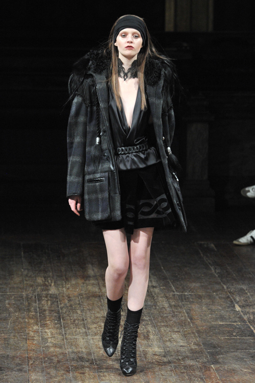 ジュリアン マクドナルド(Julien Macdonald) 2011-12年秋冬ウィメンズコレクション  - 写真5