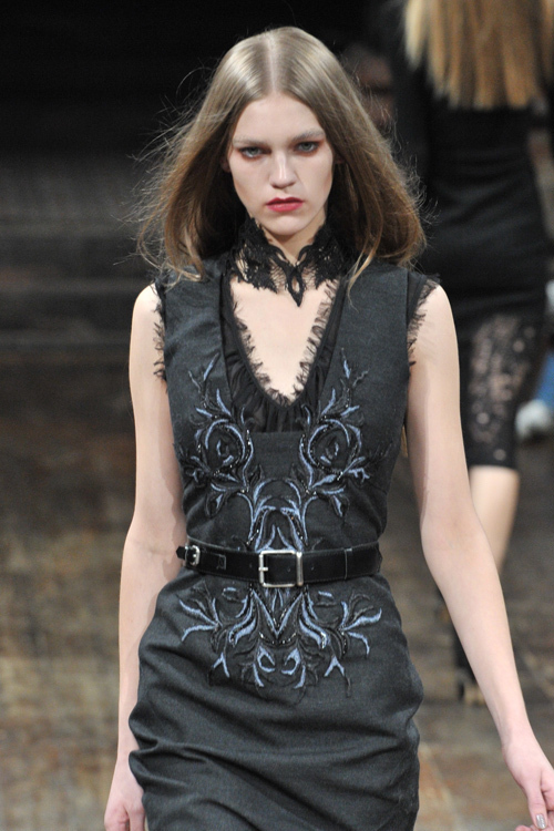 ジュリアン マクドナルド(Julien Macdonald) 2011-12年秋冬ウィメンズコレクション  - 写真12