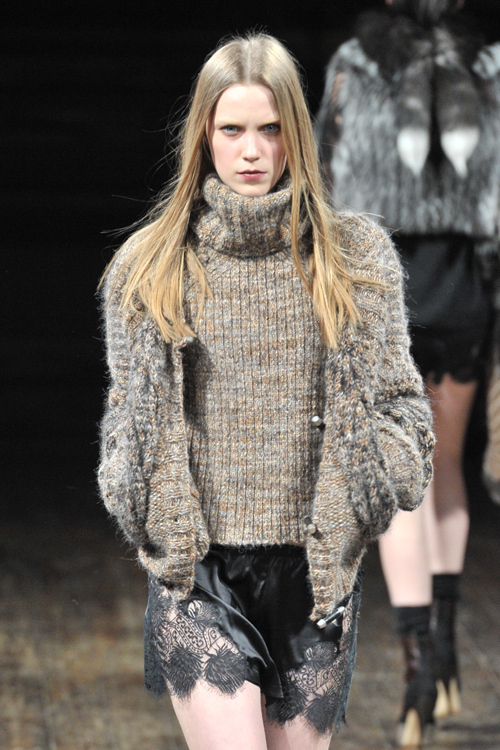 ジュリアン マクドナルド(Julien Macdonald) 2011-12年秋冬ウィメンズコレクション  - 写真23