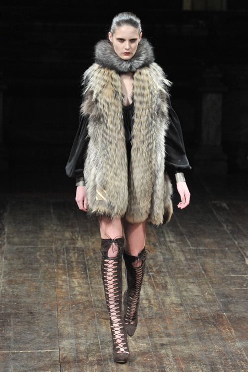 ジュリアン マクドナルド(Julien Macdonald) 2011-12年秋冬ウィメンズコレクション  - 写真30