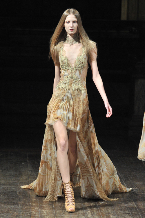 ジュリアン マクドナルド(Julien Macdonald) 2011-12年秋冬ウィメンズコレクション  - 写真35