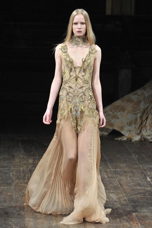 ジュリアン マクドナルド(Julien Macdonald) 2011-12年秋冬ウィメンズコレクション  - 写真38