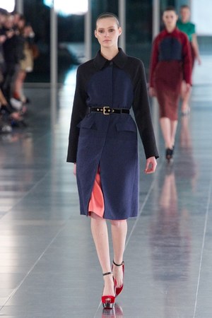 あでやかで上品なジョナサンサンダース(JONATHAN SAUNDERS)、2011-12年秋冬コレクション｜写真2