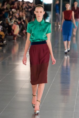 あでやかで上品なジョナサンサンダース(JONATHAN SAUNDERS)、2011-12年秋冬コレクション｜写真4