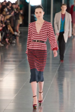 あでやかで上品なジョナサンサンダース(JONATHAN SAUNDERS)、2011-12年秋冬コレクション｜写真10
