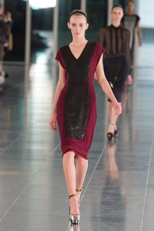 あでやかで上品なジョナサンサンダース(JONATHAN SAUNDERS)、2011-12年秋冬コレクション｜写真31