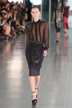 あでやかで上品なジョナサンサンダース(JONATHAN SAUNDERS)、2011-12年秋冬コレクション｜写真32