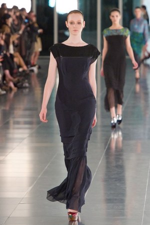 あでやかで上品なジョナサンサンダース(JONATHAN SAUNDERS)、2011-12年秋冬コレクション｜写真35
