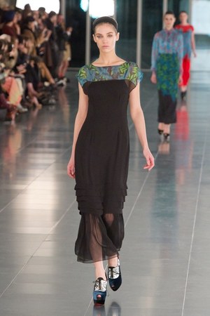 あでやかで上品なジョナサンサンダース(JONATHAN SAUNDERS)、2011-12年秋冬コレクション｜写真36