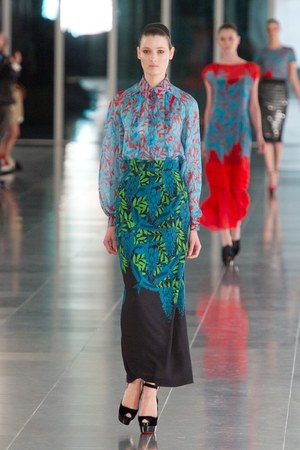 あでやかで上品なジョナサンサンダース(JONATHAN SAUNDERS)、2011-12年秋冬コレクション｜写真37