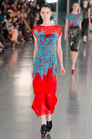 あでやかで上品なジョナサンサンダース(JONATHAN SAUNDERS)、2011-12年秋冬コレクション｜写真38