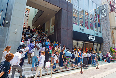 行列｜フライング タイガー コペンハーゲン 福岡天神ストアオープン - 九州に初出店