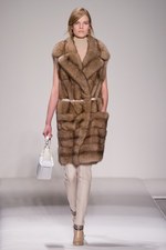 イタリア・ファッションの最高峰、ジャンフランコフェレ(GIANFRANCO FERRE)、2011-2012年秋冬コレクション｜写真10