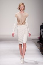 イタリア・ファッションの最高峰、ジャンフランコフェレ(GIANFRANCO FERRE)、2011-2012年秋冬コレクション｜写真11