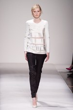 イタリア・ファッションの最高峰、ジャンフランコフェレ(GIANFRANCO FERRE)、2011-2012年秋冬コレクション｜写真19