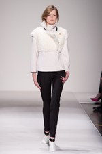 イタリア・ファッションの最高峰、ジャンフランコフェレ(GIANFRANCO FERRE)、2011-2012年秋冬コレクション｜写真22