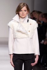 イタリア・ファッションの最高峰、ジャンフランコフェレ(GIANFRANCO FERRE)、2011-2012年秋冬コレクション｜写真23