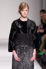 イタリア・ファッションの最高峰、ジャンフランコフェレ(GIANFRANCO FERRE)、2011-2012年秋冬コレクション｜写真25