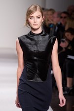 イタリア・ファッションの最高峰、ジャンフランコフェレ(GIANFRANCO FERRE)、2011-2012年秋冬コレクション｜写真27