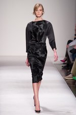 イタリア・ファッションの最高峰、ジャンフランコフェレ(GIANFRANCO FERRE)、2011-2012年秋冬コレクション｜写真33