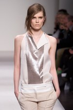 イタリア・ファッションの最高峰、ジャンフランコフェレ(GIANFRANCO FERRE)、2011-2012年秋冬コレクション｜写真35