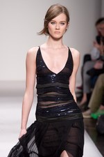 イタリア・ファッションの最高峰、ジャンフランコフェレ(GIANFRANCO FERRE)、2011-2012年秋冬コレクション｜写真44