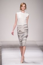 イタリア・ファッションの最高峰、ジャンフランコフェレ(GIANFRANCO FERRE)、2011-2012年秋冬コレクション｜写真49