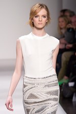 イタリア・ファッションの最高峰、ジャンフランコフェレ(GIANFRANCO FERRE)、2011-2012年秋冬コレクション｜写真50