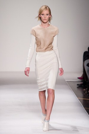 イタリア・ファッションの最高峰、ジャンフランコフェレ(GIANFRANCO FERRE)、2011-2012年秋冬コレクション｜写真11