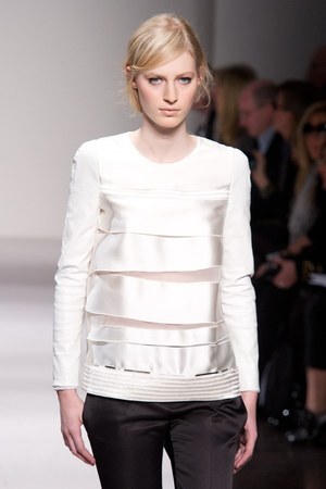 イタリア・ファッションの最高峰、ジャンフランコフェレ(GIANFRANCO FERRE)、2011-2012年秋冬コレクション｜写真20