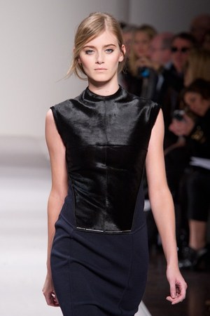 イタリア・ファッションの最高峰、ジャンフランコフェレ(GIANFRANCO FERRE)、2011-2012年秋冬コレクション｜写真27