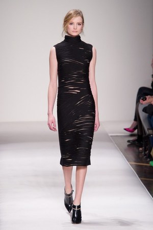 イタリア・ファッションの最高峰、ジャンフランコフェレ(GIANFRANCO FERRE)、2011-2012年秋冬コレクション｜写真28