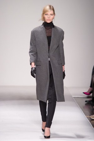 イタリア・ファッションの最高峰、ジャンフランコフェレ(GIANFRANCO FERRE)、2011-2012年秋冬コレクション｜写真29