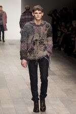暗い時代を力強く生きる男性像を見せたジェームス ロング(James Long)の2011-12年秋冬コレクション｜写真3