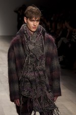 暗い時代を力強く生きる男性像を見せたジェームス ロング(James Long)の2011-12年秋冬コレクション｜写真6