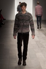暗い時代を力強く生きる男性像を見せたジェームス ロング(James Long)の2011-12年秋冬コレクション｜写真8